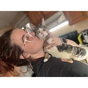 Meet your Posher, Adrienne